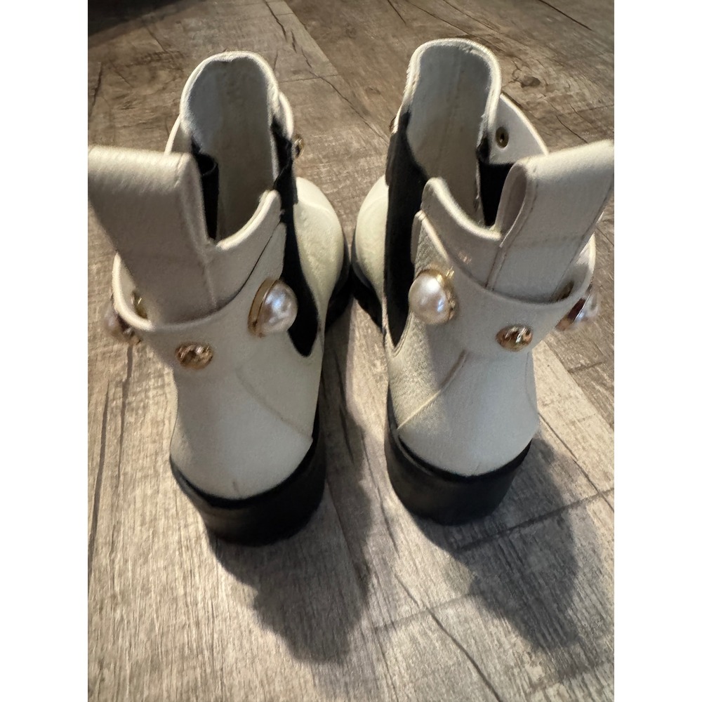 Karl Lagerfeld Paris Pola White Leather Pearl Embellished Chelsea Boots Size 7M - Picture 2 of 8